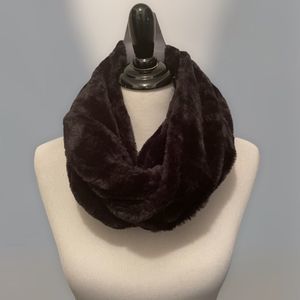 NEW West | Loop Faux Fur infinity Scarf